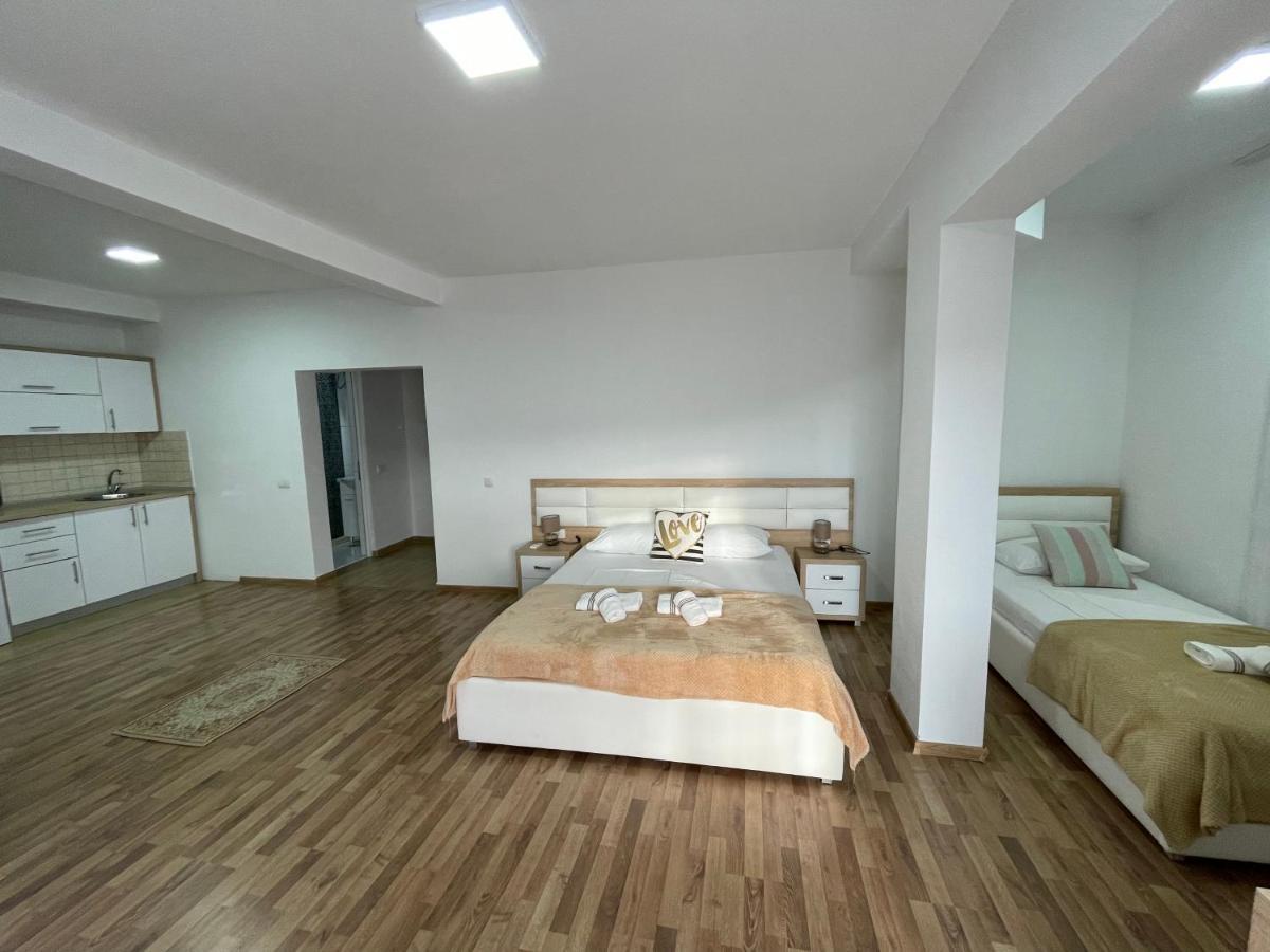 Apartments Jm Улцин Екстериор снимка